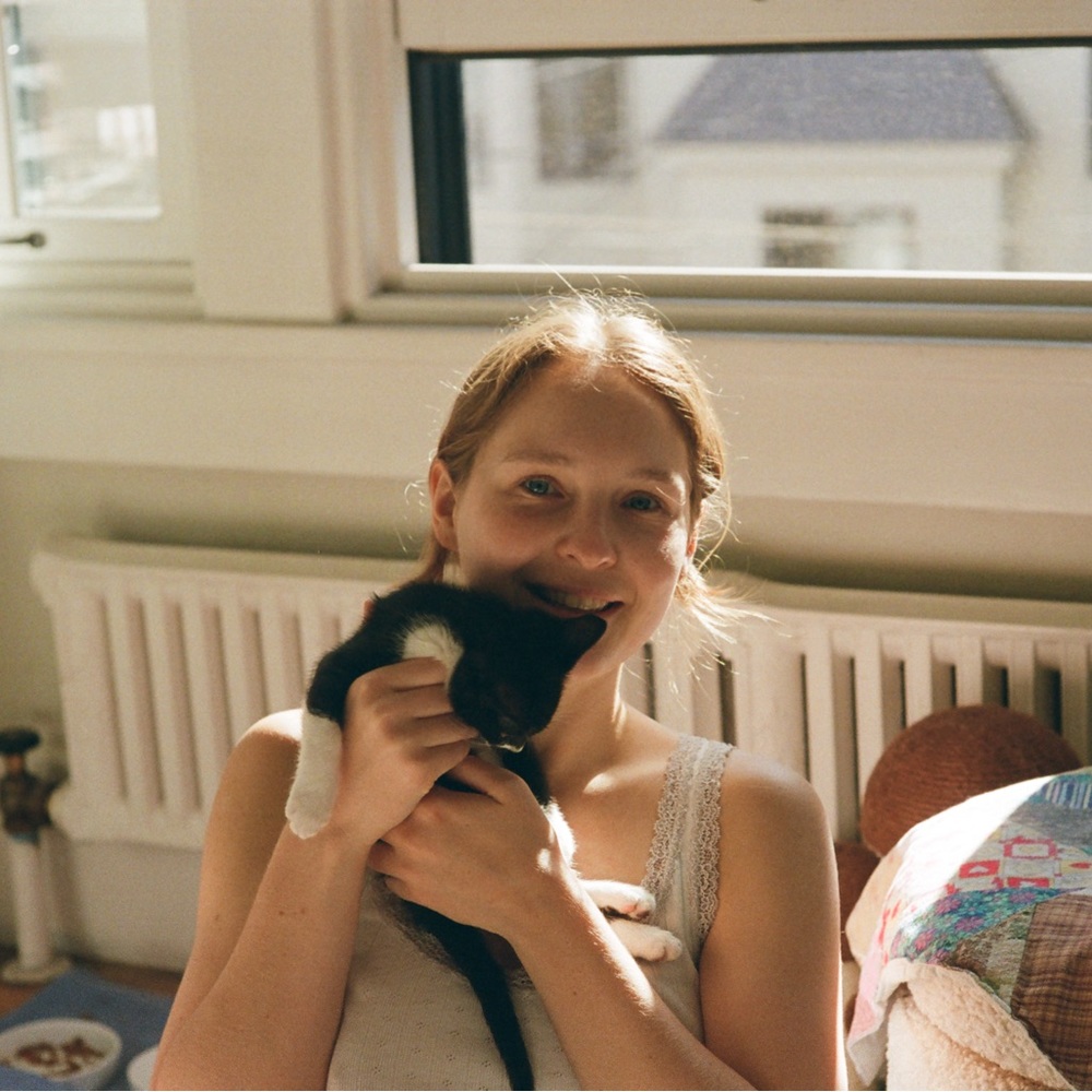 Meet your Posher, Lily